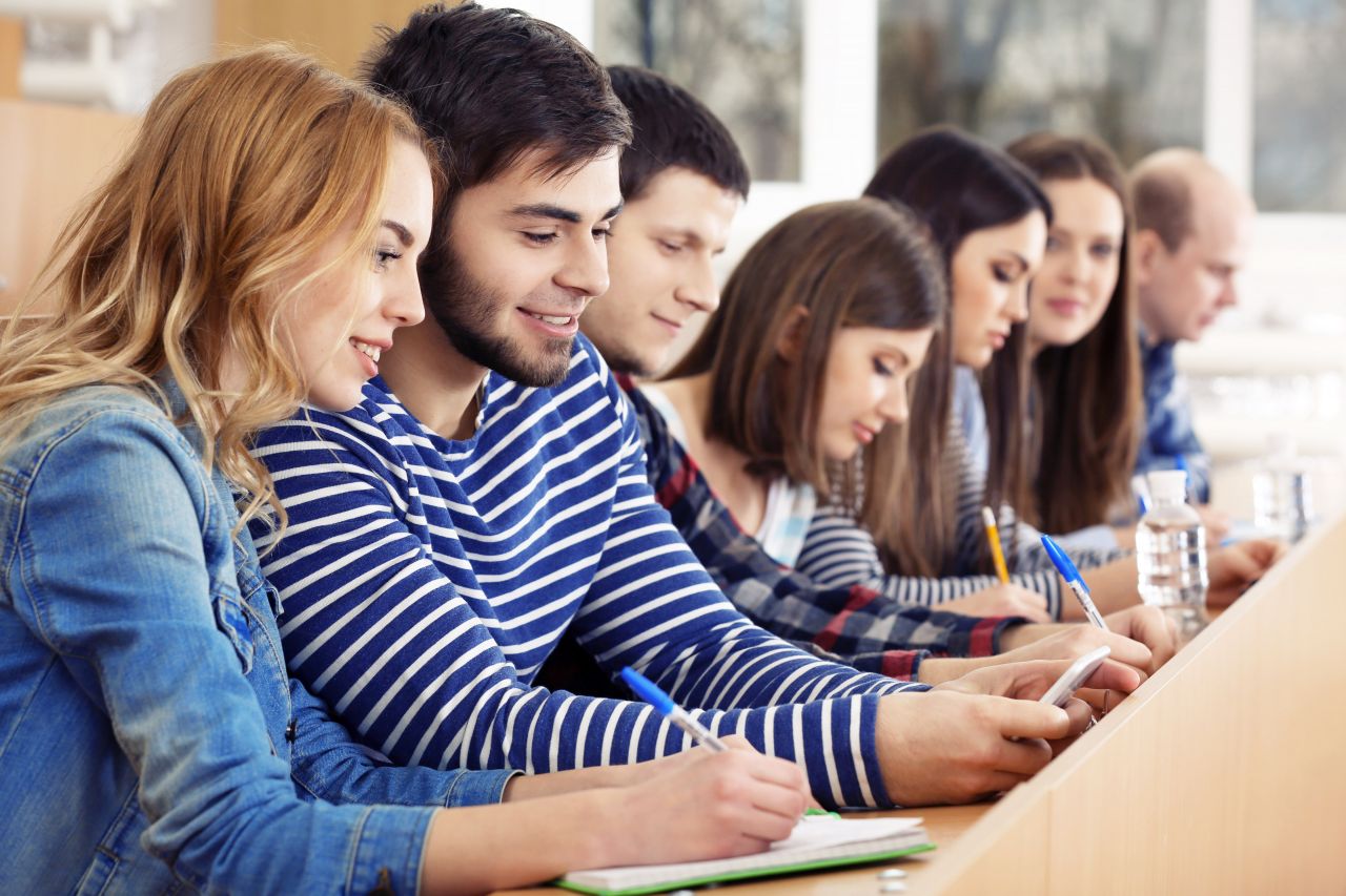 Studenti bakalářského studia ve Švédsku